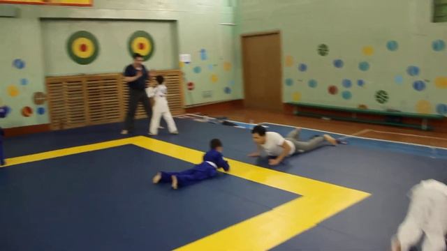 Тренировка вместе с родителями. Средняя группа в Белице смотреть онлайн