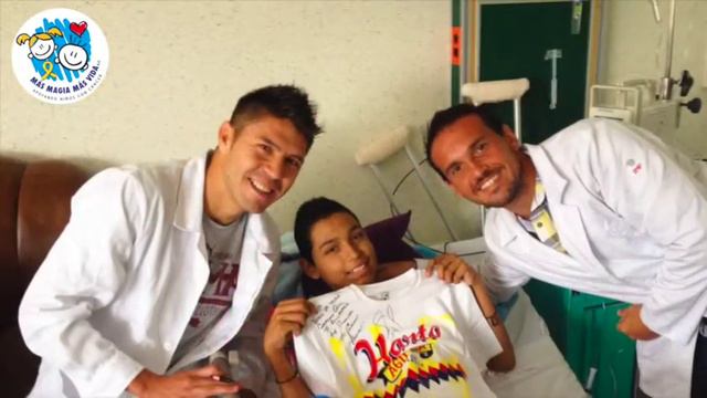 Oribe Peralta con los pekes de Más Magia Más Vida смотреть онлайн