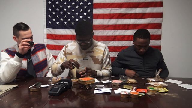 Американские  СОЛДАТЫ пробуют ИРП | Russian MRE | Русский ИРП | Aрмия США