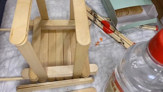 КОРМУШКА для птиц своими руками. Построй дом в лесу для птичек ?? смотреть онлайн