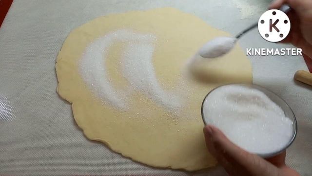Творожные рогалики приготовить достаточно просто, а получаются всегда вкусными и мягкими смотреть онлайн