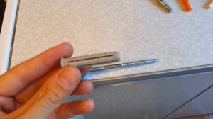 Как повесить вытяжку на трубы