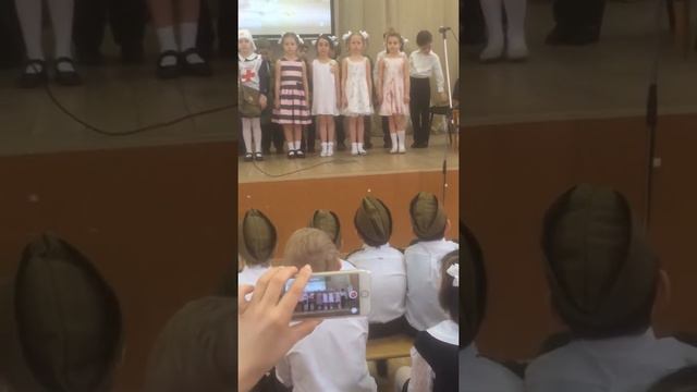 В школе утренник посвященный 9 маю смотреть онлайн
