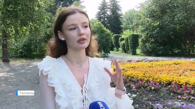 Юные тюменцы выбрали опасный способ заработка на проезжей части