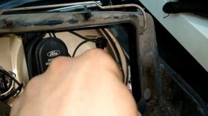 Замена лампы ближнего света / Ford Focus 1