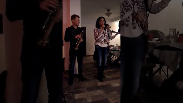 Saraca tara bogata (Doina) - Sofia Plesu si Lucian Munteanu Band смотреть онлайн