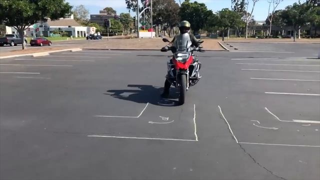 How To Make A SHARP TURN On A Motorcycle смотреть онлайн
