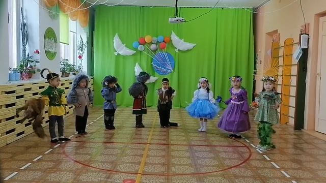 МБДОУ ЦРР детский сад # 7 "Сказка" Мода "Дьыл кэмнэрэ" орто бөлөх о5олоро смотреть онлайн