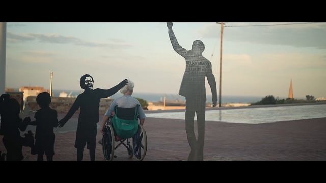 THE ULTIMATE OPTIMIST - We All Encounter Difficulties In Life. Find The Positive смотреть онлайн