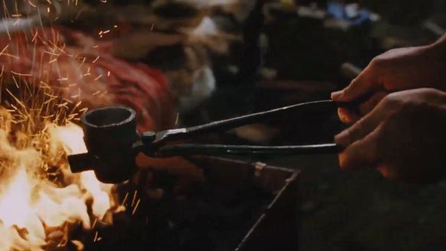 Тони Старк Создает Первый мини реактор и Костюм.Железный Человек. смотреть онлайн