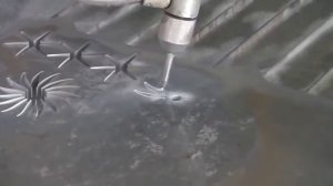 Резка металла водой. Вот это давление   4000 Bar!