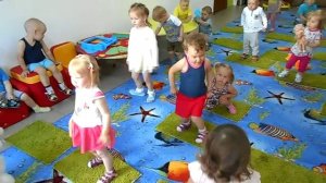 Я маленькая модница, я папина беда.