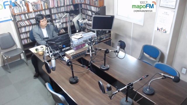 5/13 (수) [마포FM] 송덕호의 마포속으로 (마포구 동네서점 '사춘기책방' 오프라인 영업 종료-유지현 /마포구 동네 생태 서점 '에코슬로우' 임혜영 대표) смотреть онлайн