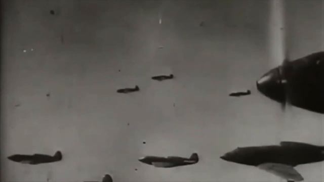 Немецкий ас, блефуя, пошел на таран, но советский летчик не шутил. Воздушный бой весной 1945 смотреть онлайн
