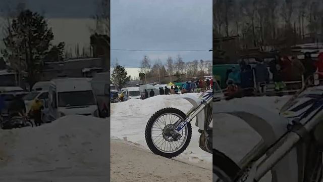 НЕ ССУТСЯ НА БОЛЬШИХ СКОРОСТЯХ #shorts #shortsvideo #motocross #racing #enduro #moto #мотокросс смотреть онлайн