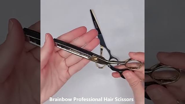 Комплект парикмахерских ножниц для стрижки волос 5,5 дюймов с чехлом, расческами и накидкой Brainbo смотреть онлайн