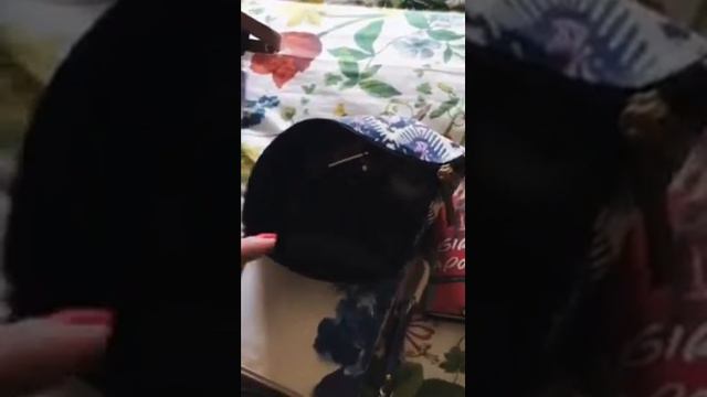 What’s in my Carry On Bag? смотреть онлайн