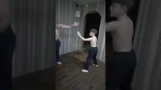 Я первый раз нормально бью смотреть онлайн