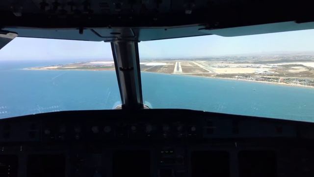 Заход и посадка ап Ларнака (Кипр) смотреть онлайн