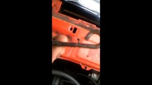 КАК ПОСТАВИТЬ ПРУЖИНКУ ЗАМКА КАПОТА ВАЗ 2109, 21099