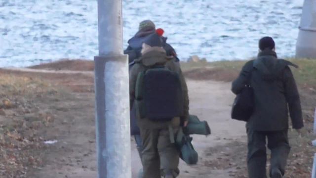 РЫБАКИ ИДУТ НА МОСКВА-РЕКУ ЛОВИТЬ РЫБУ смотреть онлайн