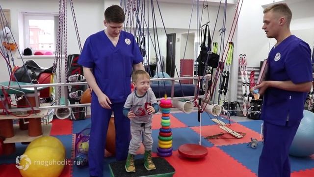 Makar - Rising up, Standing, Walking on his own for the first time! смотреть онлайн