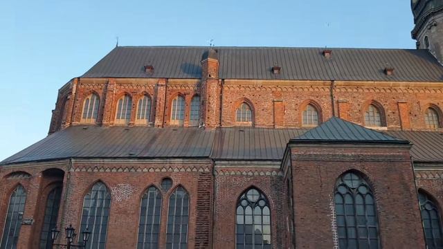 Виолончелистки играют классику и иногда тему из Игры Престолов смотреть онлайн