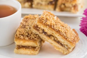 Пирожное школьное. Из воды. Песочная полоска с повидлом!