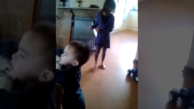 Ricardo 2 yrs old love this dance music смотреть онлайн