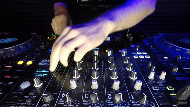 Bass House set Con Zelo смотреть онлайн