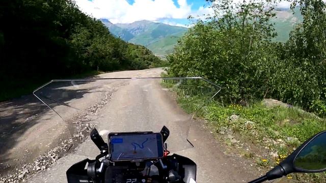 Северная и Южная Осетия. Кармадонское ущелье, Цхинвал, Даргавс на мотоцикле BMW R1250GSA смотреть онлайн