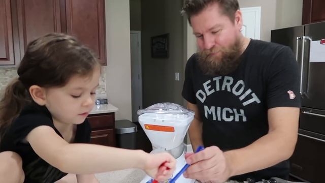 Little Snowie 2 At Home Ice Shaver смотреть онлайн