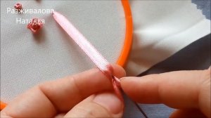 МК. Колониальный узелок и маленькая розочка. Вышивка лентами. A small rose. Embroidery with ribbons