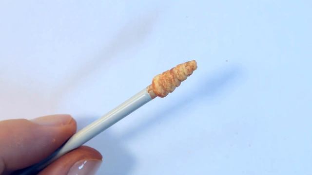 Miniature Trdelník (trdlo) with strawberries and chocolate 😍 Polymer clay tutorial смотреть онлайн