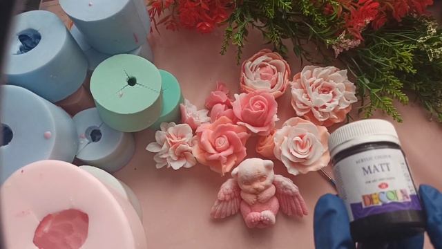Заливаю силиконовые формы для мыла.Как рисовать глаза?Почему скатывается акриловая краска на мыле? смотреть онлайн