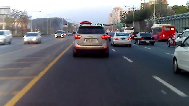 [X-vue K17] 20130418_185757_INF_M(초저녁_시내주행 신호대기) смотреть онлайн