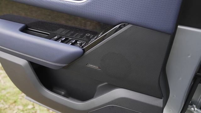 2021 Range Rover Velar P400e PHEV First Drive and The Tech Inside смотреть онлайн