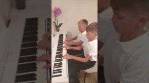 Фортепиано. Дуэт. Лев и Брадобрей.