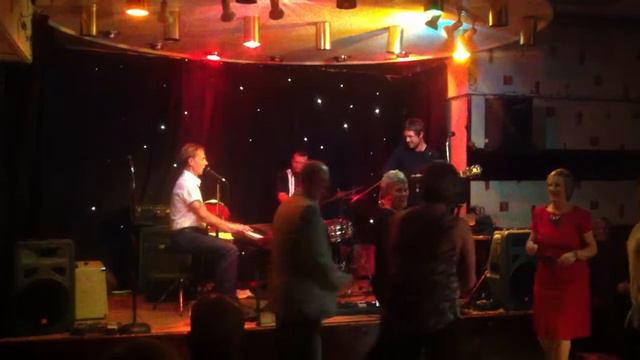 Jerry Lee Lewis - Never Get Out of this World Alive by The Fireballs смотреть онлайн