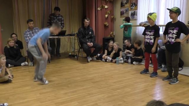 Брейкданс-батл 2х2. Команда Truedance на чемпионате среди юниоров "Энергия Стиля - 2018".1й выход смотреть онлайн