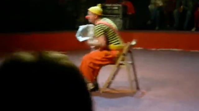 Клоун с собакой смотреть онлайн