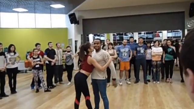 Показывают в танце движения, которые мы заучивали Spring ZOUK Fest 2016 Kazan смотреть онлайн