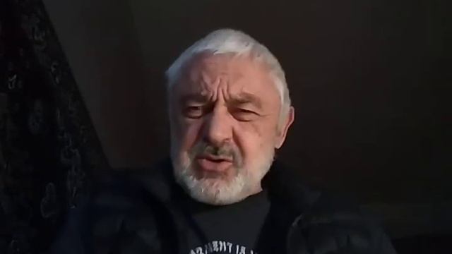 Бабушка с красным флагом жива! смотреть онлайн