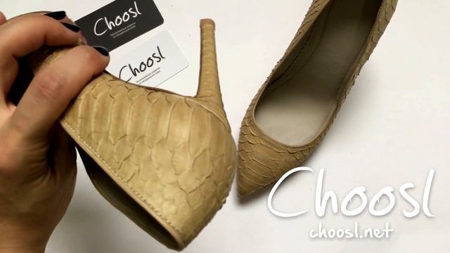 Классические туфли лодочки из бежевой кожи питона— Choosl смотреть онлайн
