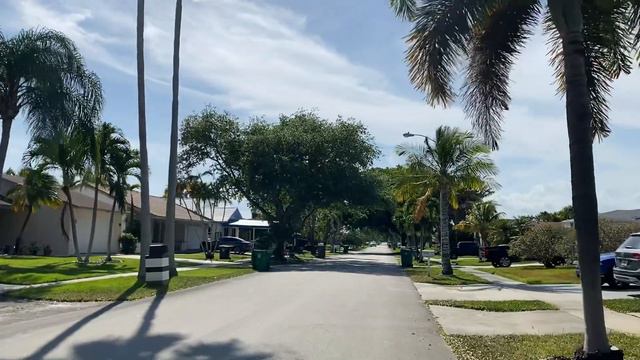 Как живет средний класс США Miami Florida. Велопрогулка в районе среднего класса смотреть онлайн