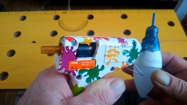 Из перегоревшей лампочки сделал ёлочную игрушку смотреть онлайн