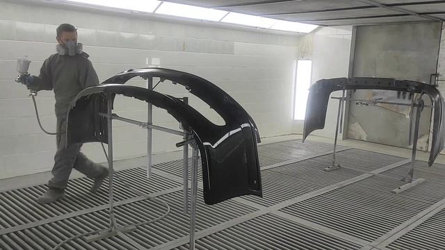 IWATA LS 400 1.4/красим бампера черная база через силлер на протирах BODY 970 смотреть онлайн