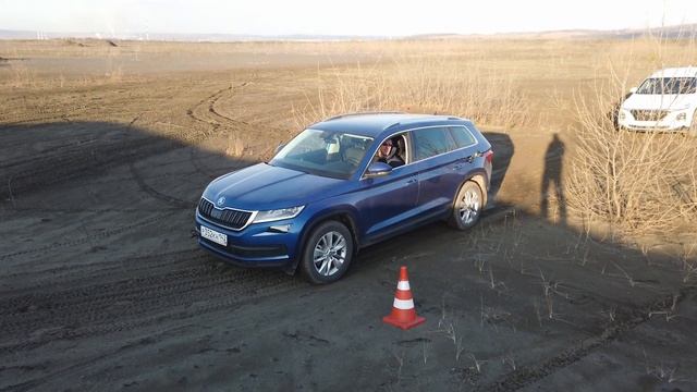 Первый блин комом. Как мы пытались снять обзор на Hyundai Santa Fe и Skoda Kodiaq в первый раз. смотреть онлайн