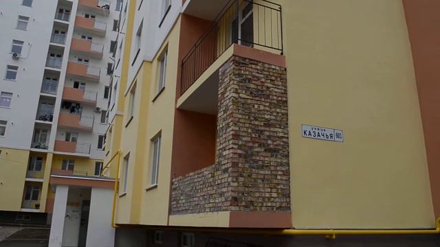 Гимн Севастополя среди городских многоэтажек. смотреть онлайн