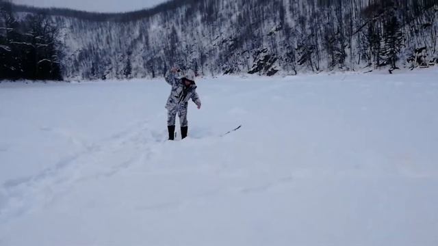 ДВ, Река Анюй, Зимняя рыбалка, январь 2022, ленок. смотреть онлайн
